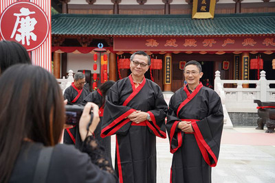 台灣文化界人士到福建 共拜朱子圖片(另開新視窗)